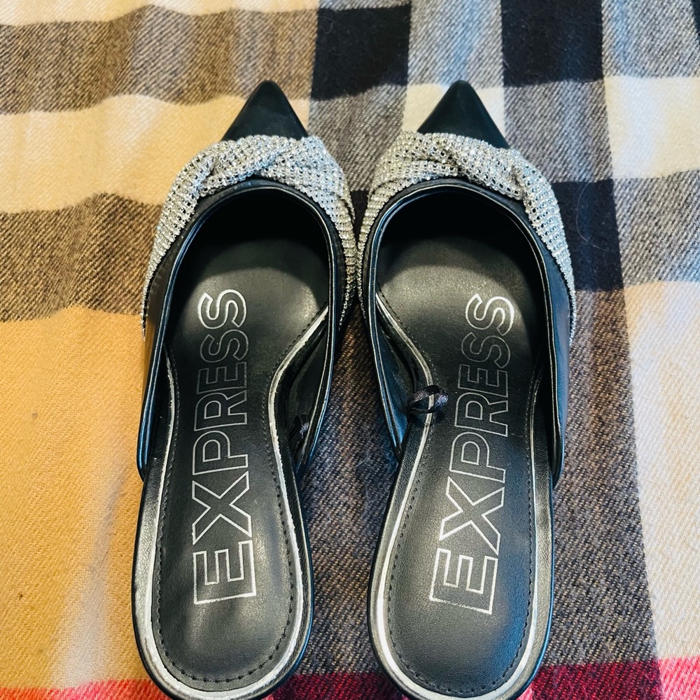 š¦ Express Women's Black and Silver Heels š¦ - Picture 3 of 6